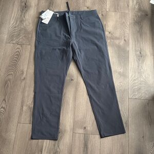 Vuori Men's Chinos in Dark Gray